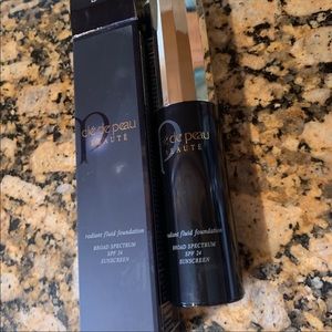 Cle de peau Radiant Fluid Foundation SPF 24